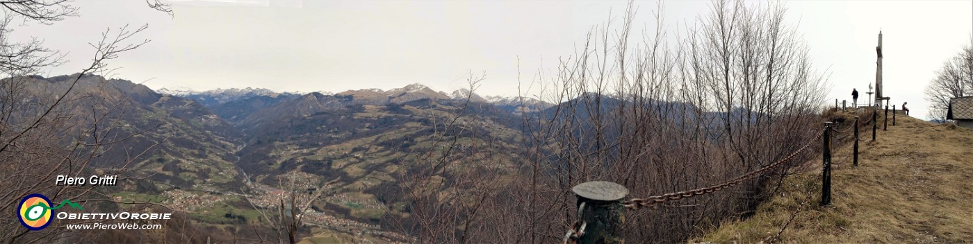59 Panorama sulla Valle Brembana dalla Croce del Ronco Molinasco (1179 m).jpg
